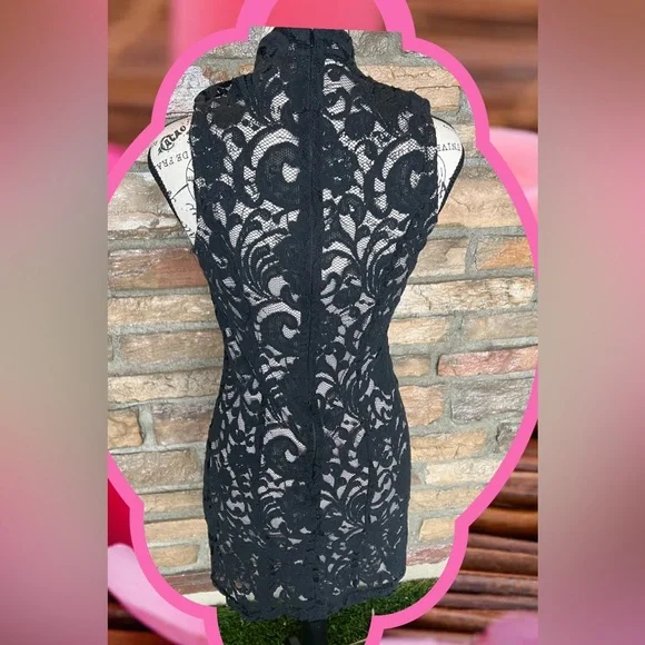 Monteau Lace style Dress with Lining - Picture 5 of 16